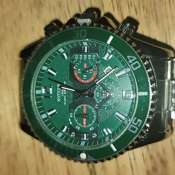 Green Notice R Quartz Watch - Picture 4 of 4